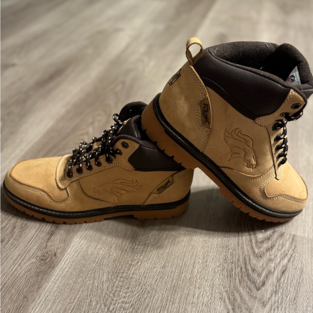 RARE NFL Denver Broncos Tan and Brown Men's RBK Boots Size 9.5